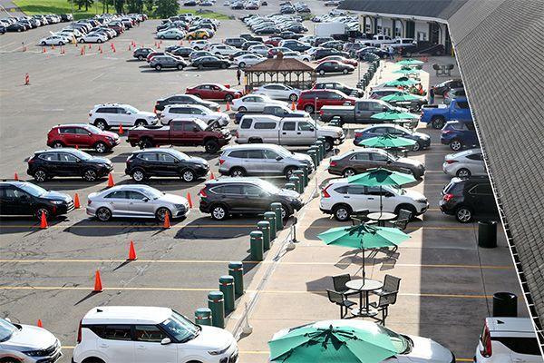 Organised outdoor venue showing best car auctions in LA with repossessed cars for sale Los